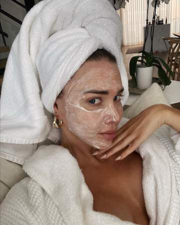 Arielle Lorre on Instagram doing skincare